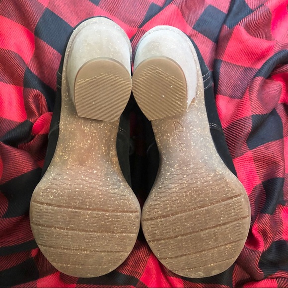 Booties - Picture 4 of 5